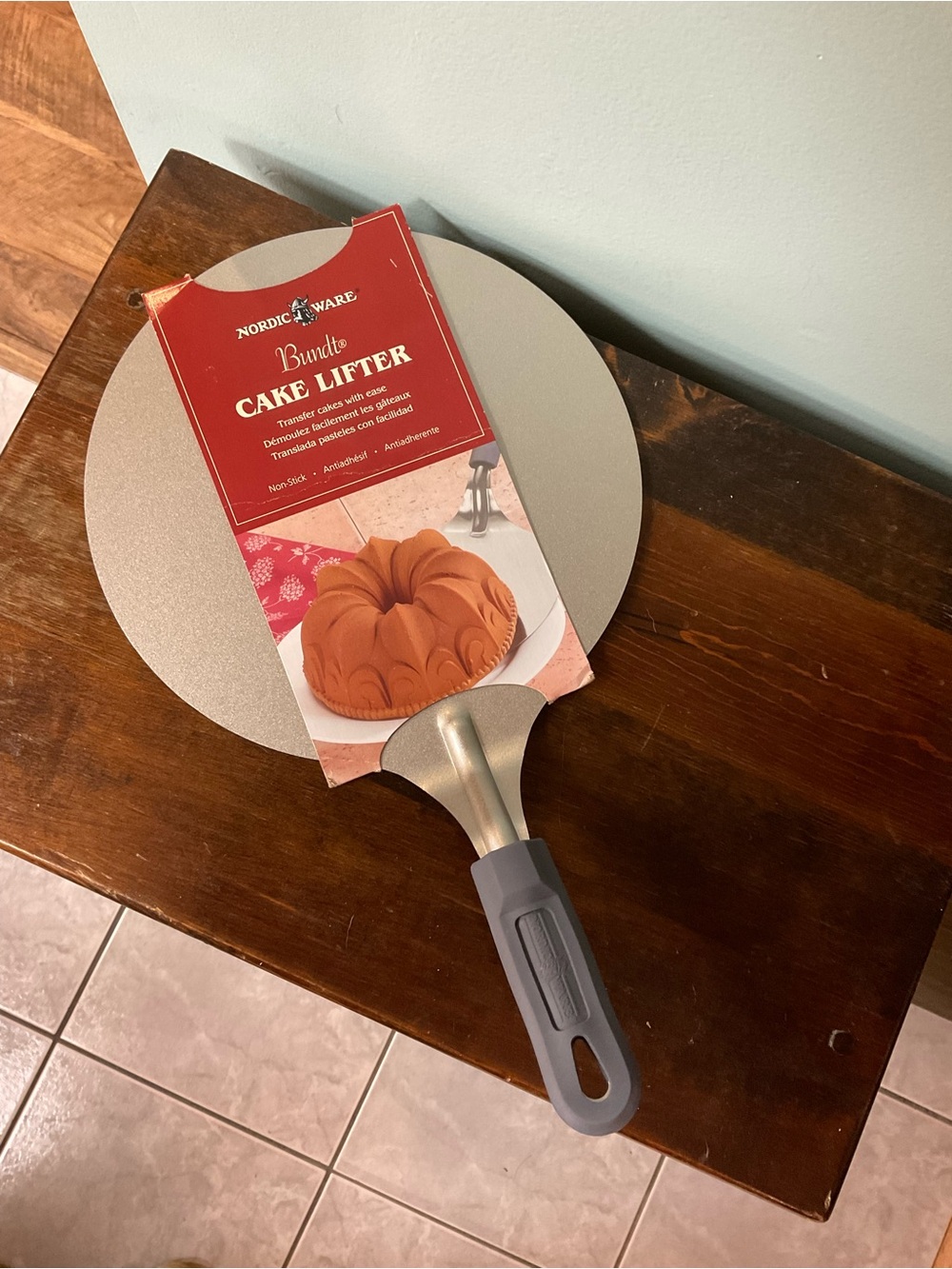 Nordic Ware Silver Gray Nonstick Bundt Cake Lifter